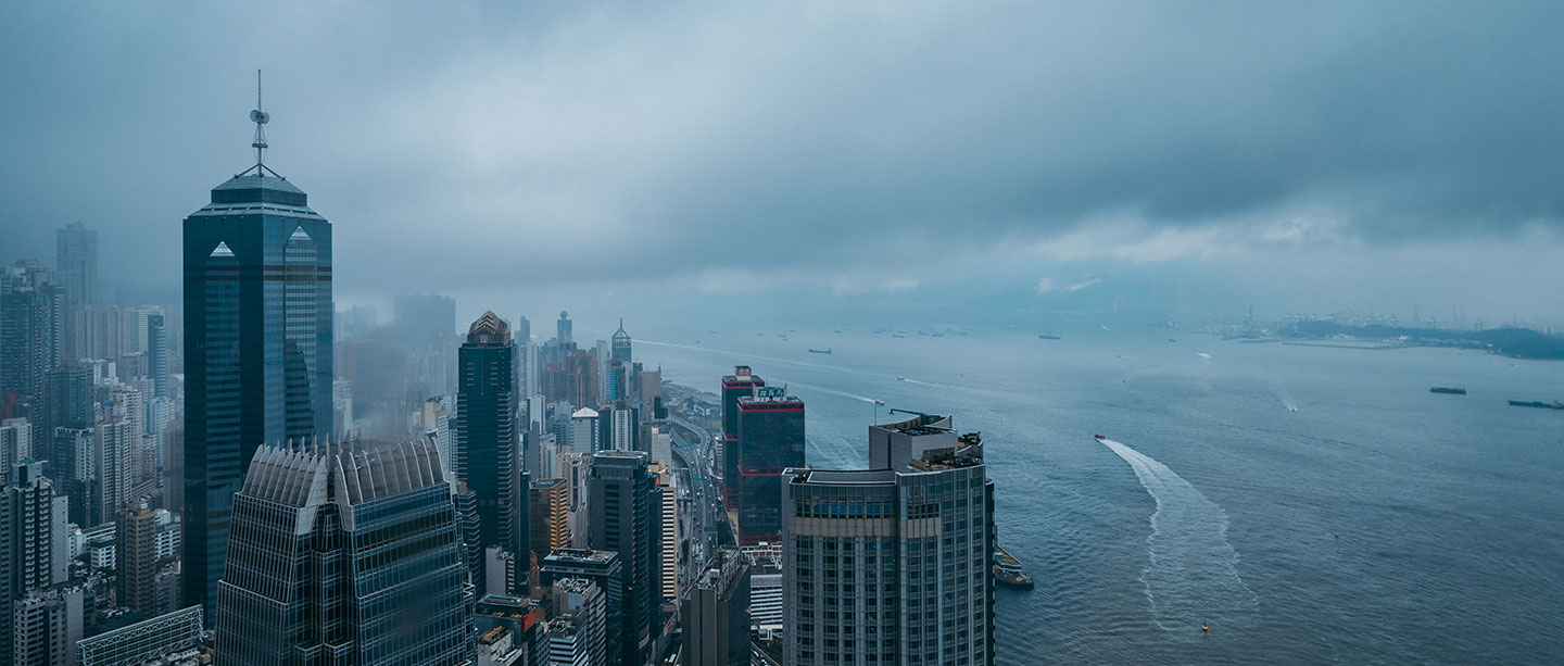 雨落无音，心事自沉